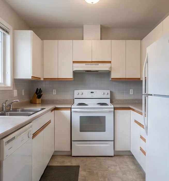 Cocina de un piso con electrodomésticos